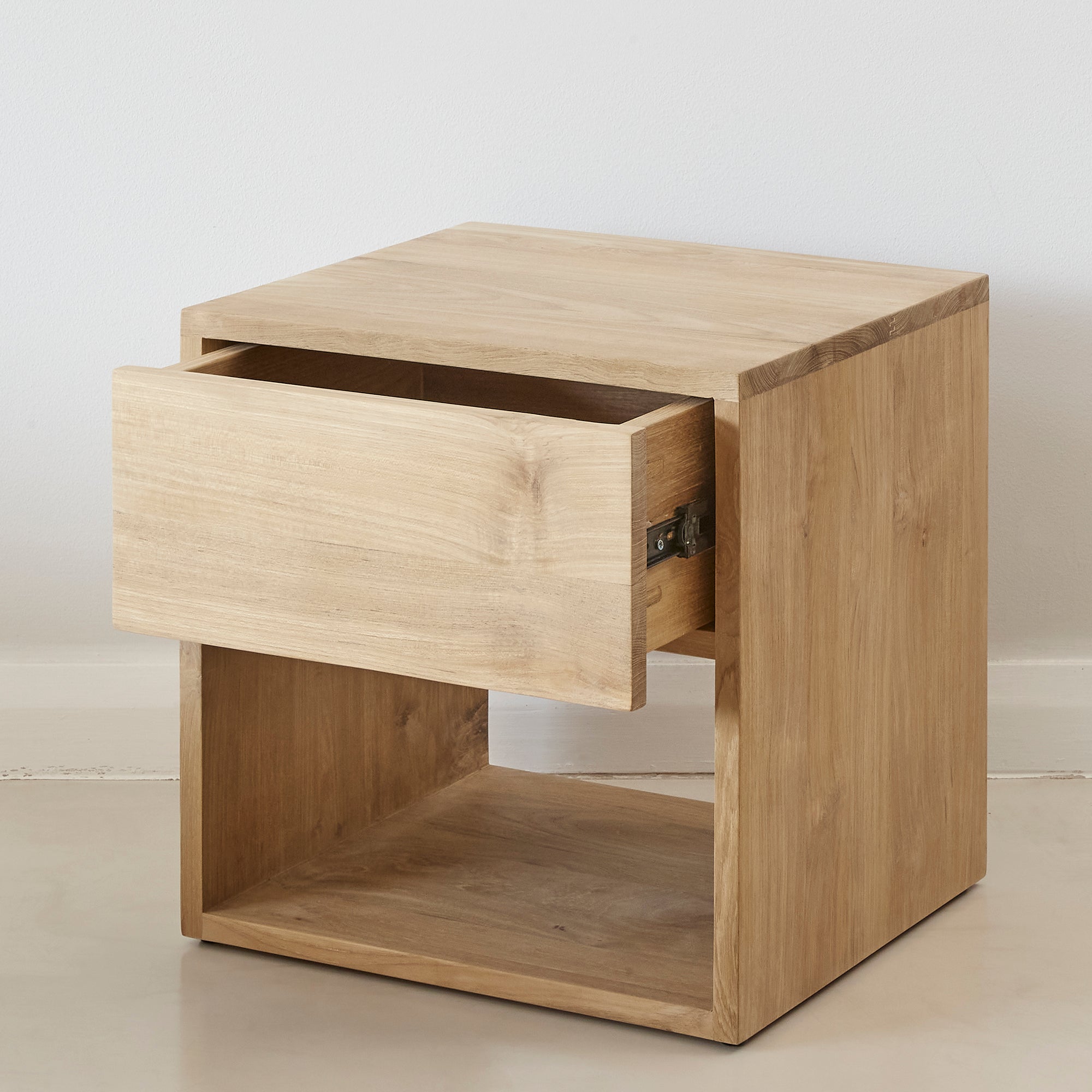 Hudson Bedside